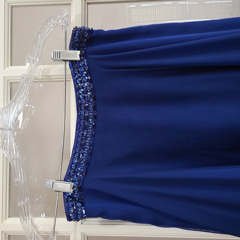 Dress - Picture 3 of 10